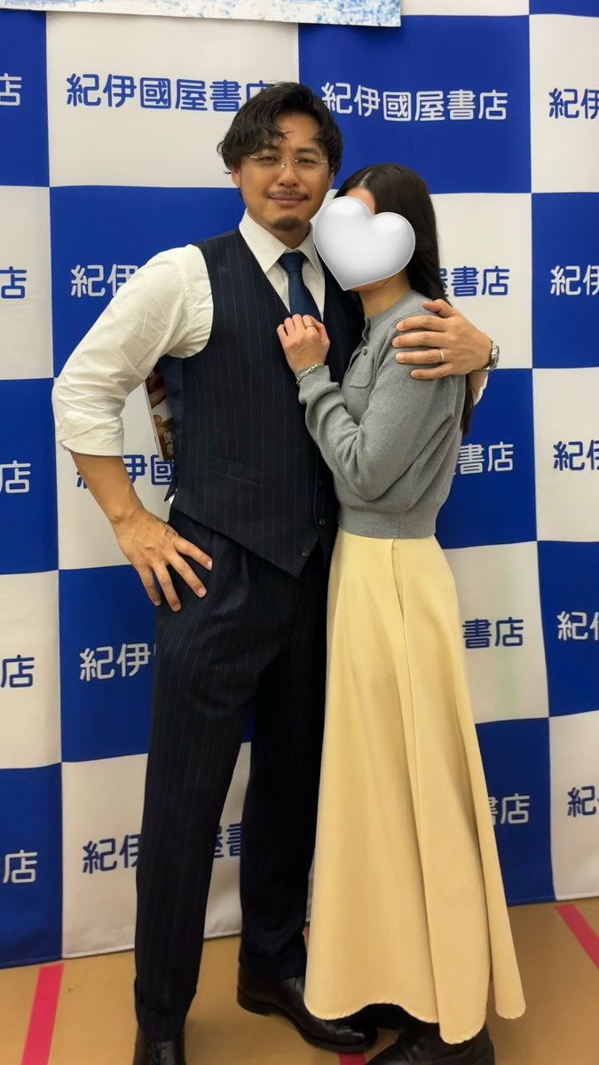 Shu_11bt's tweet photo. 神イベントに行ってきました。
超特急の東京ドームいきたいねえ…って言ってくれて涙

前から抱擁と後ろから抱擁、選べなくて2枠取ったのに、有無を言わさず正面から両手広げてデカい身体で抱きしめてくれる平子さん………（頭抱）

#平子祐希の艶夢 
#平子祐希写真集 https://t.co/HwklgQyiEZ