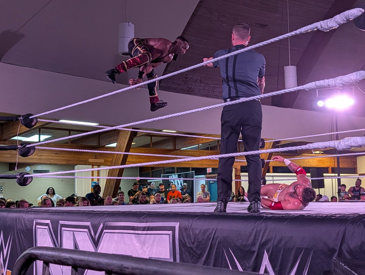 #NXTSanford <a href="/MalikBladeWWE/">Malik Blade</a> rallies and bodies start flying! When <a href="/DorianVDwwe/">Dorian Van Dux</a> misses, Malik gives him the lo-down!