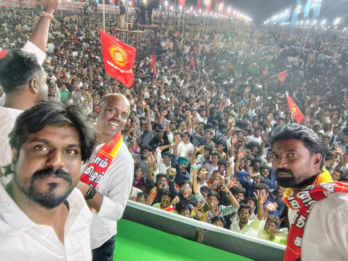 Jeganmuraliraj's tweet photo. இந்த Selfie Photo முன்னாடி @TVKVijayHQ நீ  மட்டும் இல்ல உன்னோட கட்சியே ஒரு பொருட்டே கிடையாது..😁

#வெல்லட்டும்_மக்களின்மாநாடு

#NTK #Seeman #jeganpost https://t.co/CRMzxr1olS