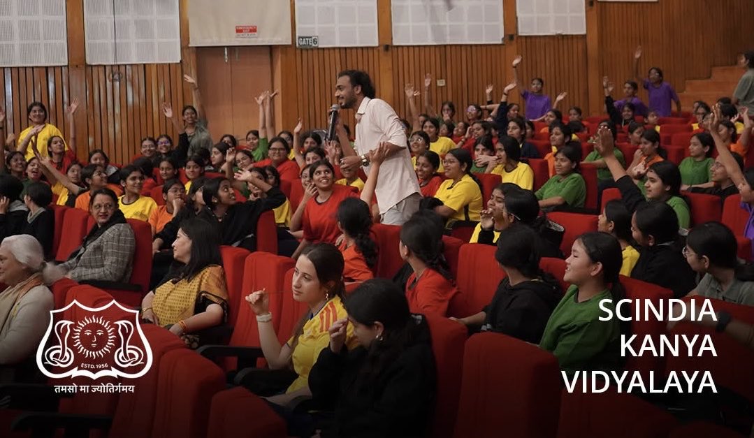 Curiosity. Knowledge. Quick Thinking. ✨

Scindia Kanya Vidyalaya organised an engaging quiz in collaboration with Knowledge Capsule, conducted by renowned quiz master Mr. Aditya Poddar. 

Thirteen teams from Grades VI–IX and XI participated enthusiastically across four exciting