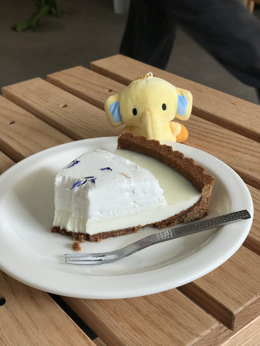 ihessme's tweet image. 옥쯔갓다가 홉도 가 .. 2분 거리니까
라임파이랑 라떼 드셔봐....
내말들어...