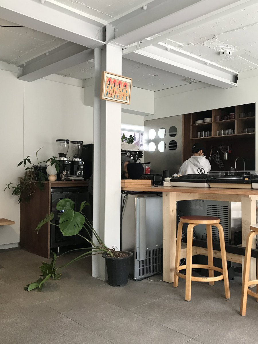 ihessme's tweet image. 옥쯔갓다가 홉도 가 .. 2분 거리니까
라임파이랑 라떼 드셔봐....
내말들어...