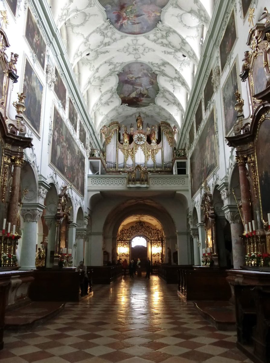 ザルツブルクの聖ペーター教会。13世紀に創建され、現在見られる姿は