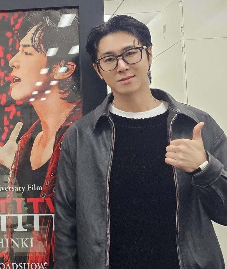 TOHOSHINKI_X_JP RP 同じ日のユノの画像ですが、 顔の形が明らかに違い