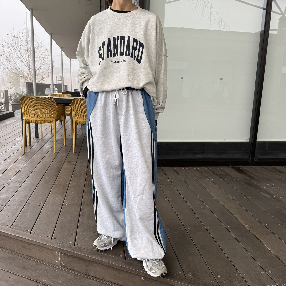 copine_select's tweet photo. サイドライン入りのスウェット切り替えパンツ😊
#スウェットパンツ
https://t.co/4szD38xupF

#トレーナー
https://t.co/LfcXspwlYD

#スウェットパンツ　#サイドライン　#スウェット　#ラフ　#カジュアルコーデ　#ストリート https://t.co/CPcPym6bEj