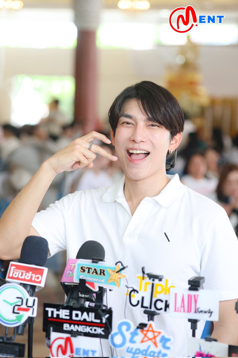 บรรยากาศช่วงสัมภาษณ์ “มิว ศุภศิษฏ์” งานทำบุญวันเกิดประจำปีกับแฟนๆ “อิ่มบุญ สุขใจ กับ มิว ศุภศิษฏ์”

MAKING MERIT WITH MEW

#อิ่มบุญสุขใจกับหัว2569
#MewSuppasit