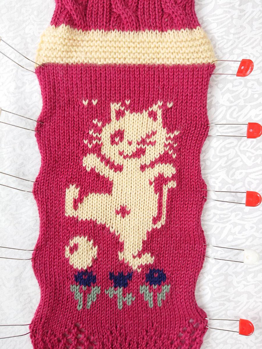 knitting_hello's tweet photo. 「猫の日」とスマホに打っただけで画面に猫が降ってきた🐈‍⬛
ฅ^•ω•^ฅ 記念日に、編み物ねこをおいておきます🐈‍⬛
#猫の日 #にゃんにゃん #2月22日は猫の日 https://t.co/GQL4CLftJQ