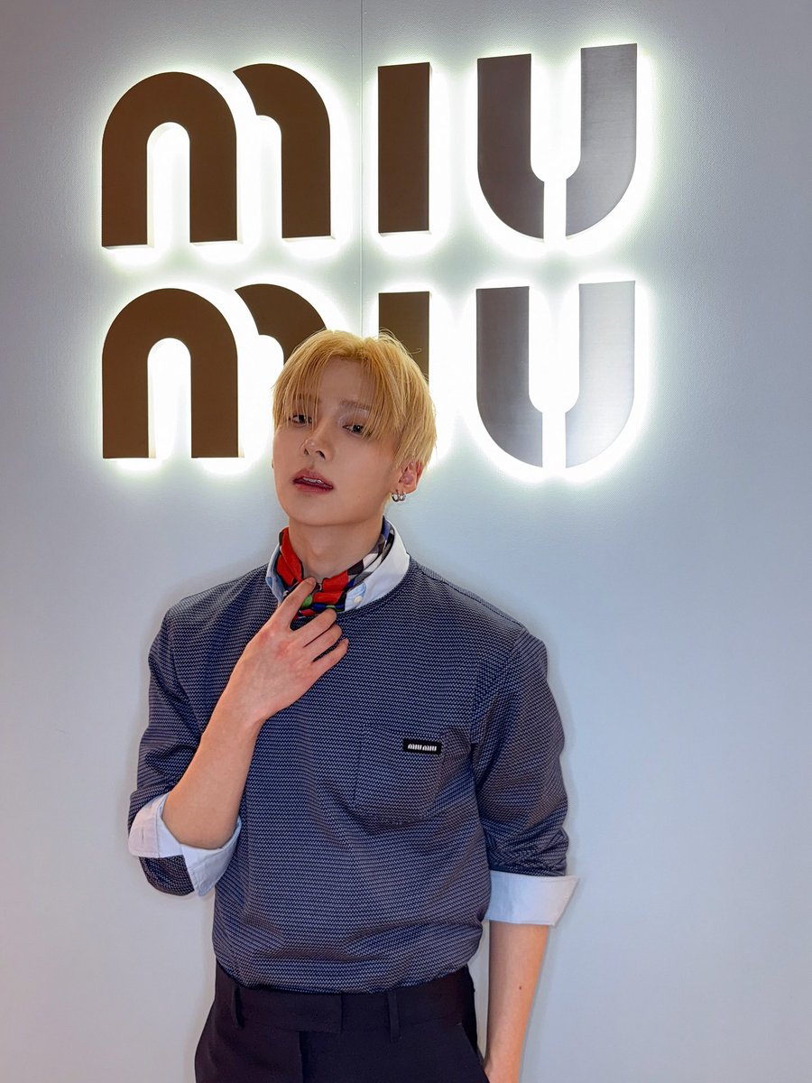 miumiu found the perfect model for scarfs too