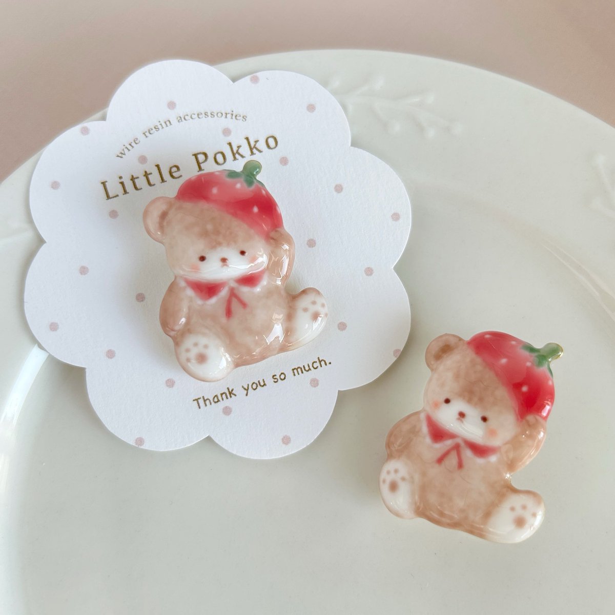 いちごベレー帽のくまブローチ🧸🍓

まだショップページには未掲載ですが、販売日が決まりました(♡ᴗ͈ˬᴗ͈)

2/24(火)の21：00より
miina24さんのオンラインショップにて販売予定です✨

商品情報がアップされましたら、またお知らせいたします♡
#ブローチ　#レジン