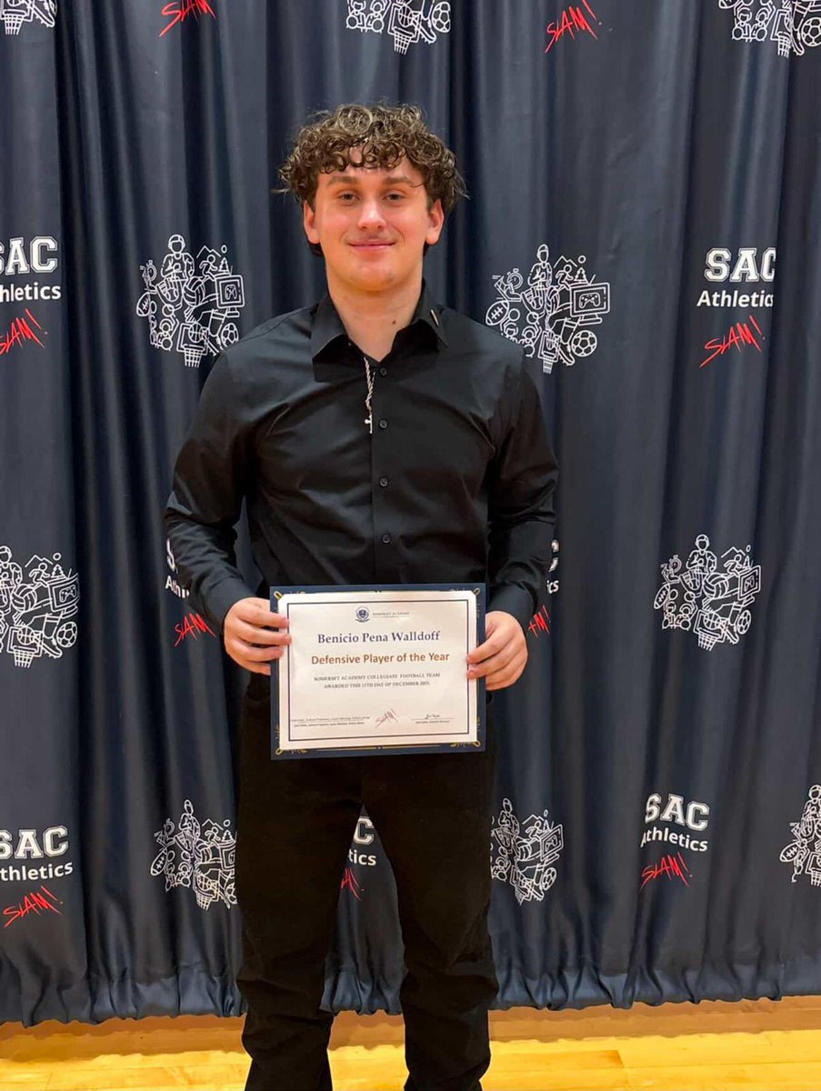 Benicio_pw's tweet photo. I was blessed to receive the award of defensive player of the year after my first season in the states!

@_EliteProspects @BrunkDenis @GrantGodsey @CodyOleski @Kaden_Beavers https://t.co/abcqcEJObt