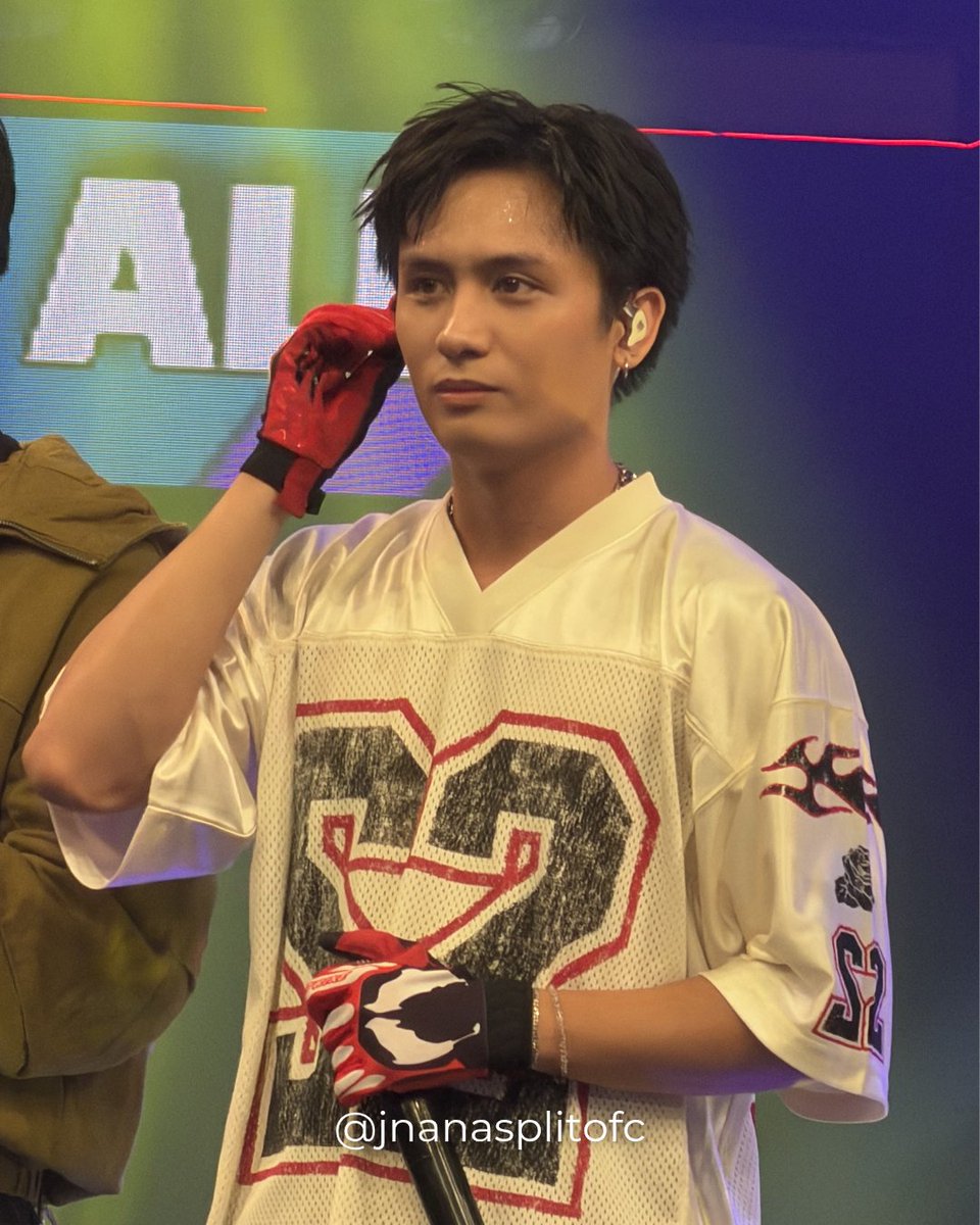 JNANASPLITOFC's tweet photo. [ #1stOne_J Photo ]
📍 GMA Network Center, Quezon City
📅 02-22-2026
💜 ALL OUT SUNDAY

"wag ka na tumingin pa sa iba, baby you can call me names" -@1stoneofc_j 

KUNG SAAN SAAN SA AOS
@1stoneOfficial #1stOne
#1stOne_KungSaanSaan #AOSFebFest https://t.co/f4MNrZJuLR