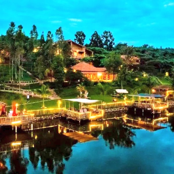 RwamaganaDistr's tweet image. The peloton of Tour du Rwanda is reaching its Stage1 finish in #Rwamagana,a land of champions🌹🚴‍♂️.
Known as home to many champions of the race, locally grown rose flowers, and beautiful hotels around Muhazi Lake, we proudly welcome the riders and fans.
#TdRwanda2026 #VisitRwanda