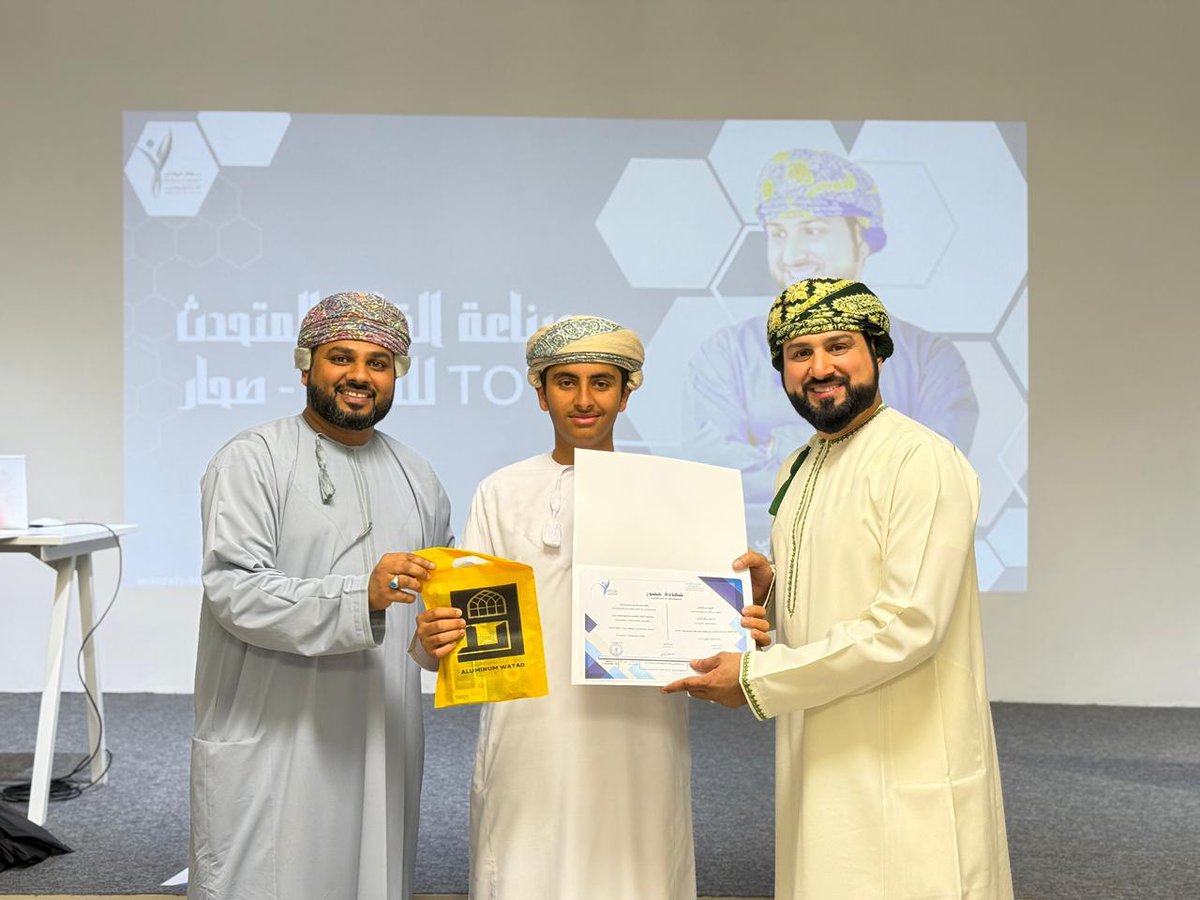 soharlibrary's tweet photo. نظّمت مكتبة صحار العامة بالتعاون مع مركز العلامة محمد بن محبوب الرحيلي، وبالشراكة مع معهد الدكتور طلال الرواحي، دورة تدريبية بعنوان "القائد المتحدث"، وسط حضور مميز وتفاعل كبير من المشاركين، حيث تناولت الدورة مهارات الإلقاء والتأثير وفنون التواصل القيادي. https://t.co/WxVCLS1ZVk
