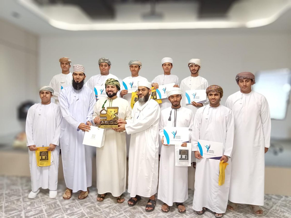 soharlibrary's tweet photo. نظّمت مكتبة صحار العامة بالتعاون مع مركز العلامة محمد بن محبوب الرحيلي، وبالشراكة مع معهد الدكتور طلال الرواحي، دورة تدريبية بعنوان "القائد المتحدث"، وسط حضور مميز وتفاعل كبير من المشاركين، حيث تناولت الدورة مهارات الإلقاء والتأثير وفنون التواصل القيادي. https://t.co/WxVCLS1ZVk