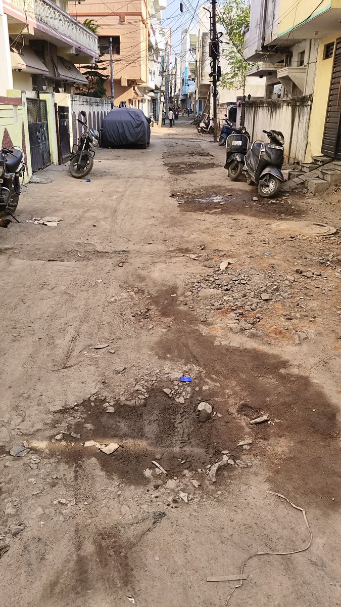 sbahmed027's tweet photo. @GHMCOnline @CommissionrGHMC

Urgent Road in very bad condition with potholes &amp; waterlogging. Daily accident risk. Location: Opp Owaisi Mandi, backside Summaiya Masjid lane, Asad Baba Nagar, Kishanbagh, Bahadurpura. Please repair immediately.

8125918241 https://t.co/UaLjnBwkRz