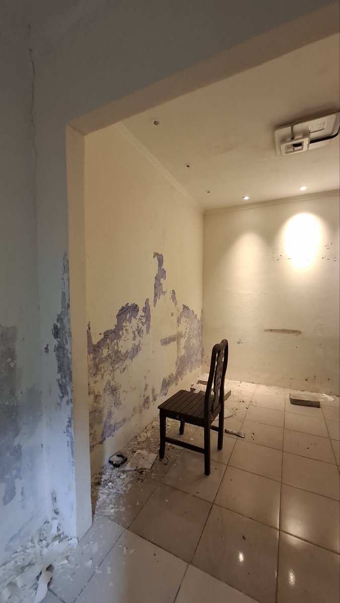 alphdn99's tweet image. Renov ruang tamu buat tambahan  jajan  lebaran 🤣