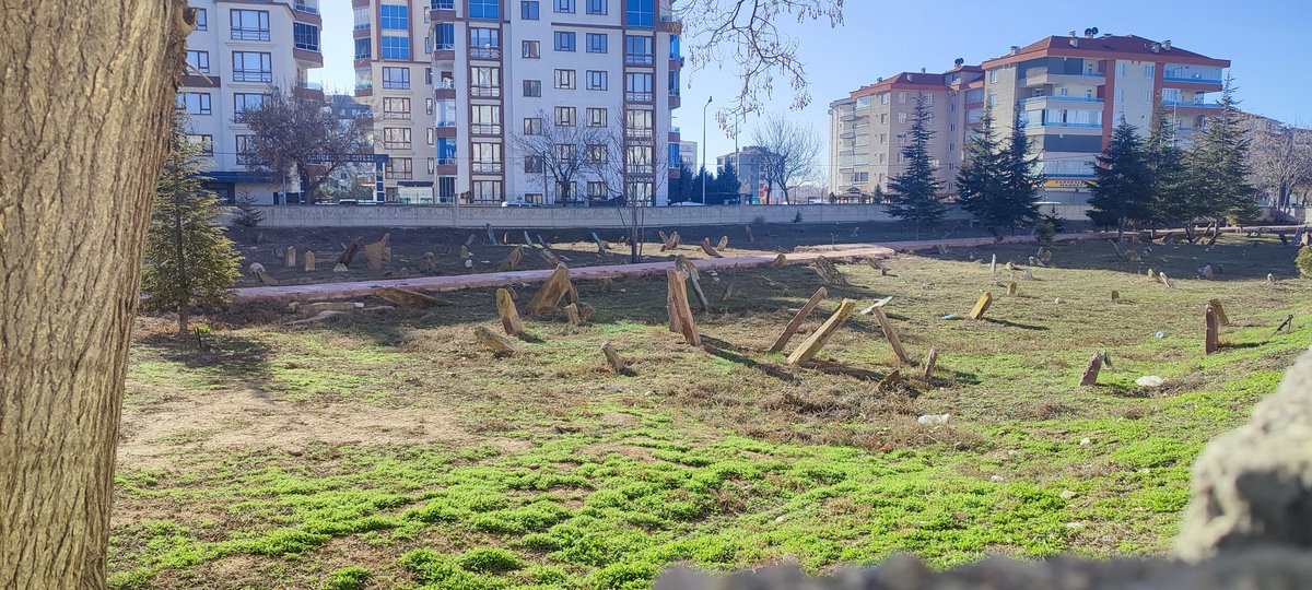 Ân! 
📌Eski Mezarlık