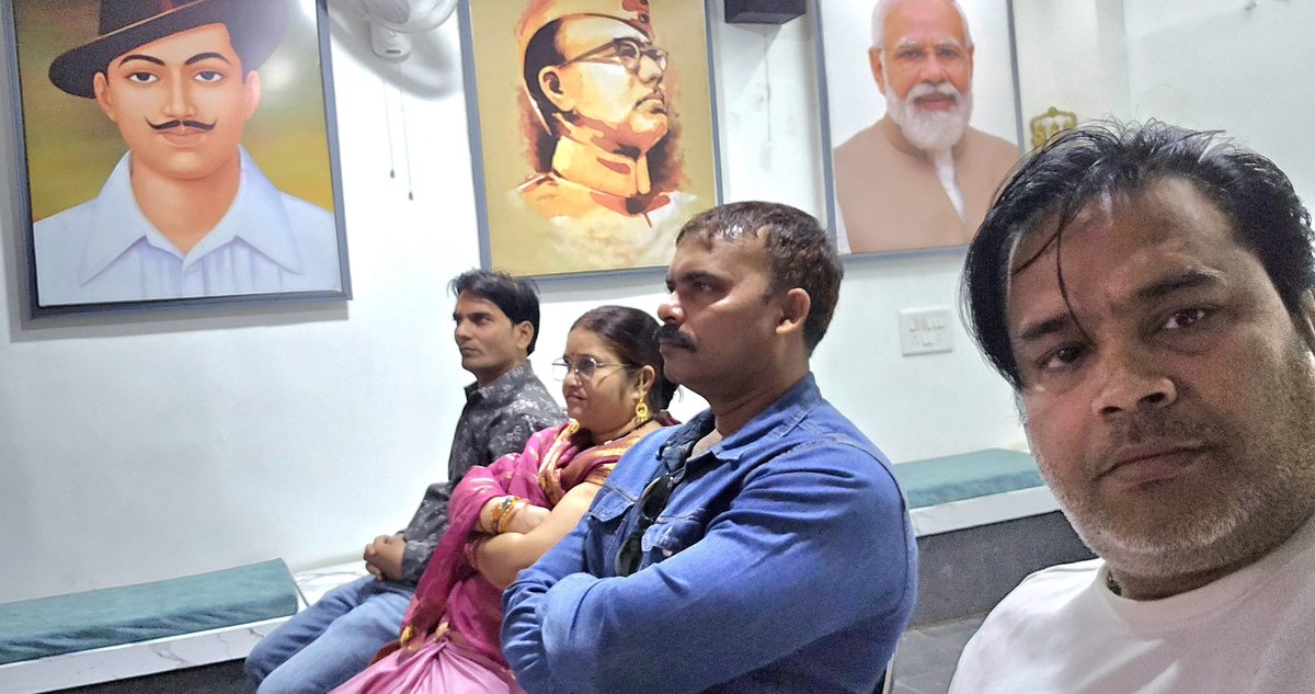 HindustaniTaral's tweet photo. भाजपा लाखेनगर मंडल सुंदर नगर वार्ड में हिंदुस्तान के यशश्वी प्रधान सेवक माननीय @narendramodi जी के #ManKiBaat का 131वाँ प्रसारण श्रवण करते हुए 📺📻 
@BJP4CGState @BJP4India https://t.co/DyDfPqba3Y