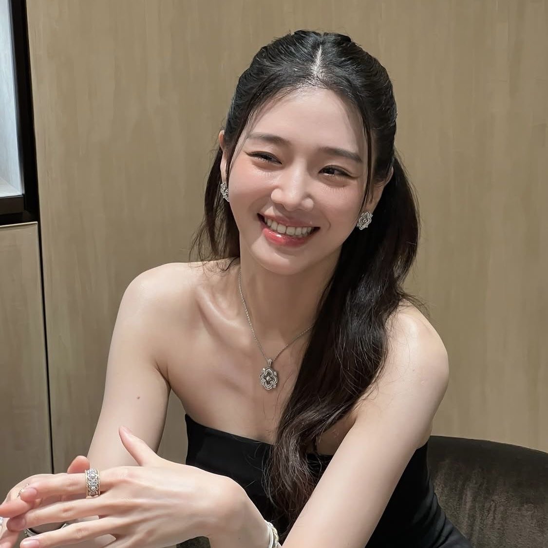 kimindaegi's tweet photo. • open marriage •

Kami menikah tanpa cinta, hanya sebuah kesepakatan. Tak ada janji manis, apalagi tujuan yang sama.

Sebuah pernikahan santai Ala Aura dan Dion sebelum rasa cemburu datang merusak segalanya

Scoups Local AU
SVT AU https://t.co/mj74YoNu4W