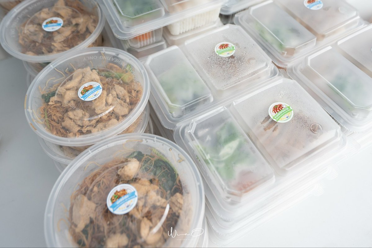 ขอบพระคุณ Food Support สำหรับแฟน ๆ จากครอบครัวโอภาสเอี่ยมขจรครับผมมมม 

- ข้าวหน้าห่าน ข้าวหน้าเป็ด และผัดซีอิ๊วไก่ จำนวน 650 กล่อง จากปะป๊าและหม่าม๊า
- มาการองซูรี จำนวน 650 ชิ้น จากพี่วินสุดหล่อ
- น้ำเปล่าซูรี จำนวน 660 ขวด จากพี่วินสุดหล่อ
- ไอศครีมซูรี จำนวน 170 ถ้วย