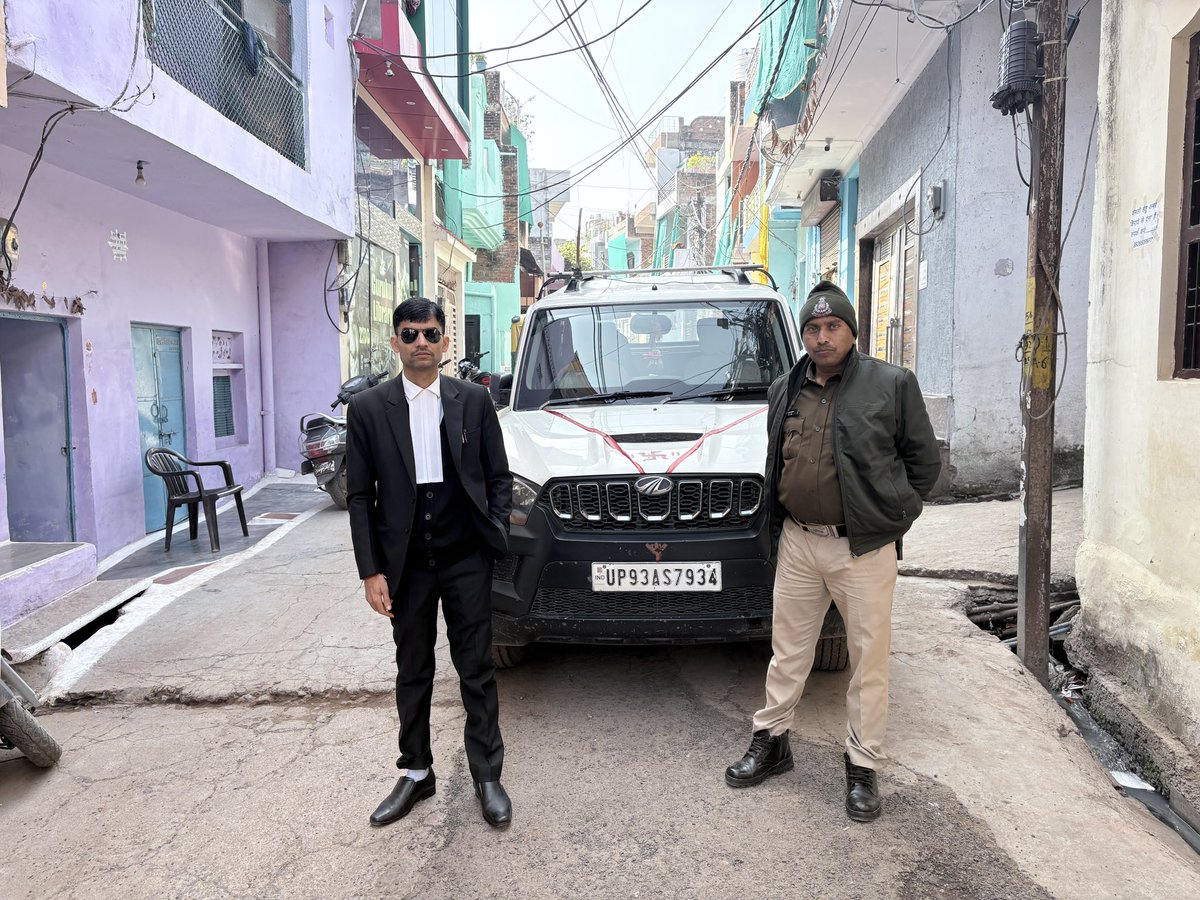 #मप्र_पुलिस_कराना_चाहती_है_मेरी_हत्या 

मध्य प्रदेश पुलिस से जुड़े कुछ लोगों की ओर से मेरी हत्या कराने की धमकियाँ दी जा रही हैं।
मुझ पर दबाव डाला जा रहा है कि मैं चुप रहूँ।

मैं यह सार्वजनिक रूप से दर्ज कर रहा हूँ कि
यदि मुझे या मेरे परिवार के साथ कोई भी घटना/हत्या/दुर्घटना/हादशा
