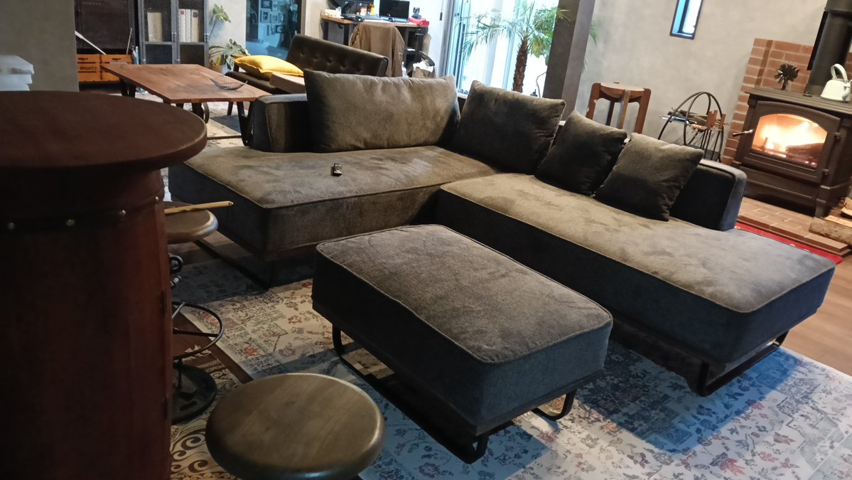 ソファを追加購入(:3_ヽ)_ 革系のソファにしようかと思ってたけど 猫