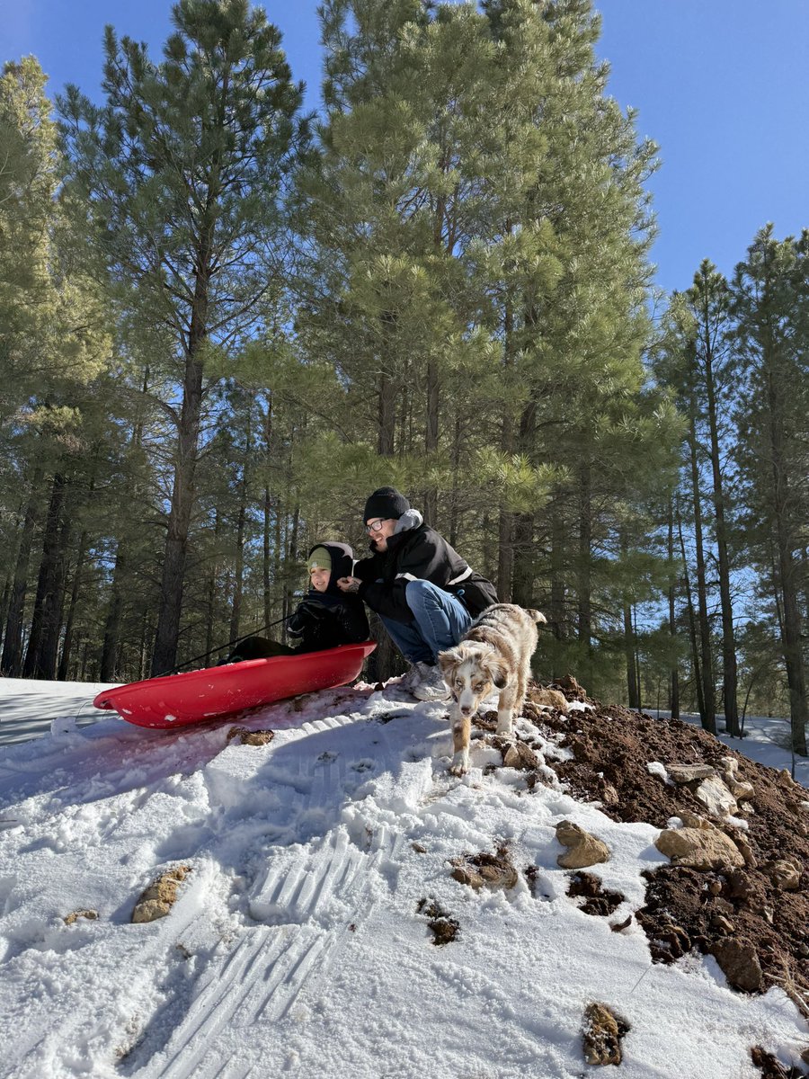 alyssagamboaa's tweet photo. flagstaff dump with my fam ⛄️❄️ https://t.co/37ZsfpR3DE