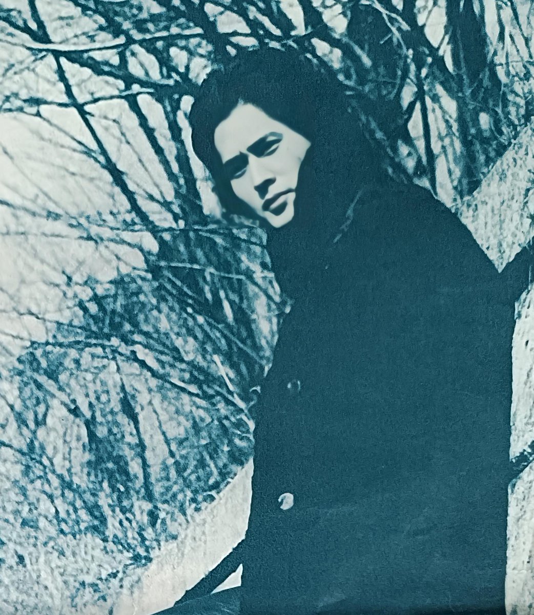 「映画情報 1975年4月号」1️⃣
「テレビに移ってからは山崎努さんに影響受けたね。ちょっと違うなって感じさせるんだよ。だいぶ感化されて、よく一緒に映画を観に行ったり、話をしたりしたよ。そんなことがあって、自分にも別の感じが宿ってきたんだ。」
#沖雅也
#山崎努さん
#必殺仕置人