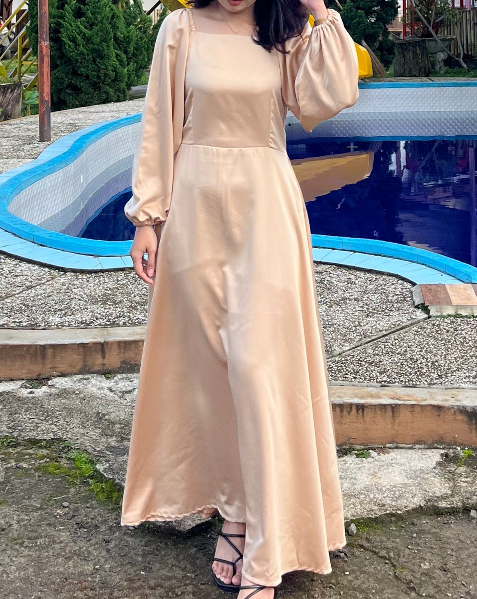 cl_xiii's tweet photo. Dress Bridesmaids size S 85k https://t.co/ayghgwY4Es
