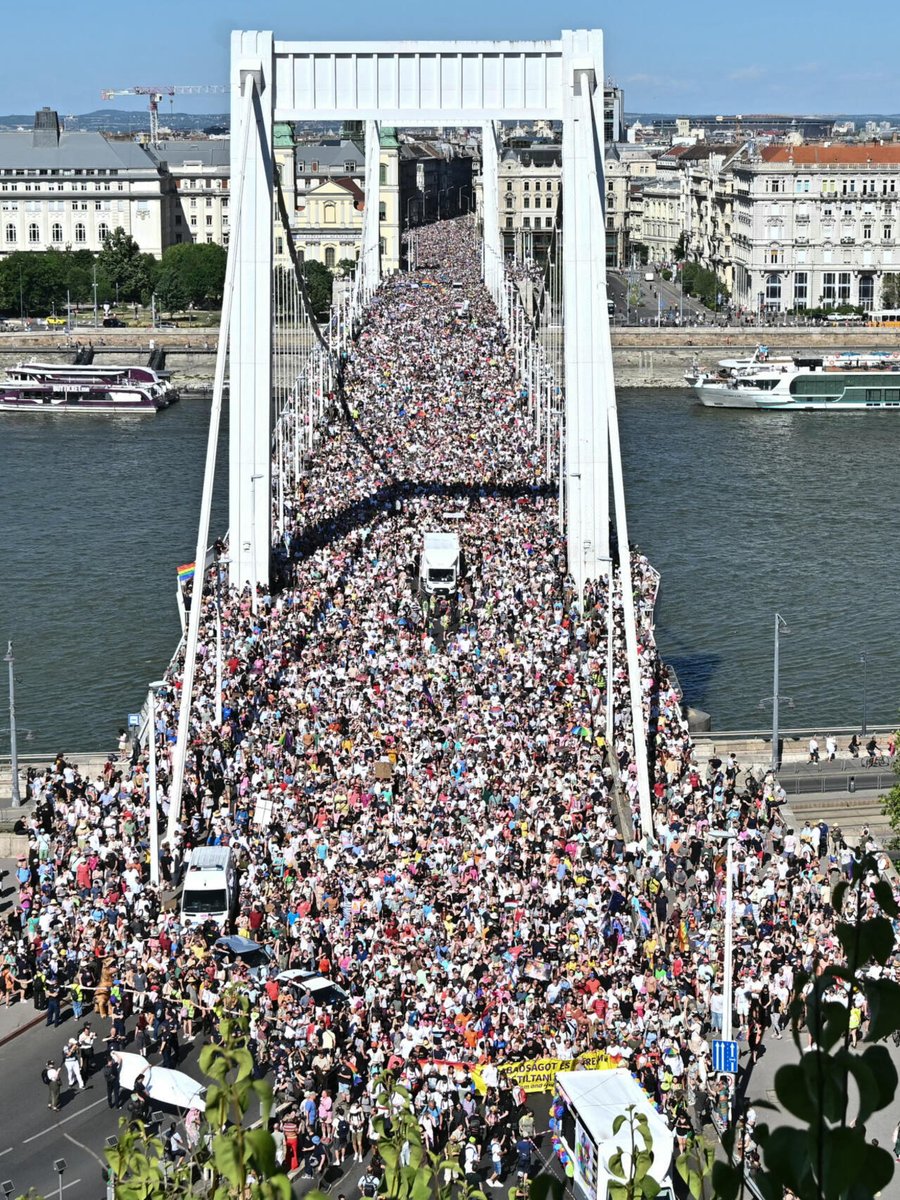 "No LGBTQ flags"

Fuck off rác, we will elect Tisza soon, take back Vojvodina and make it gay