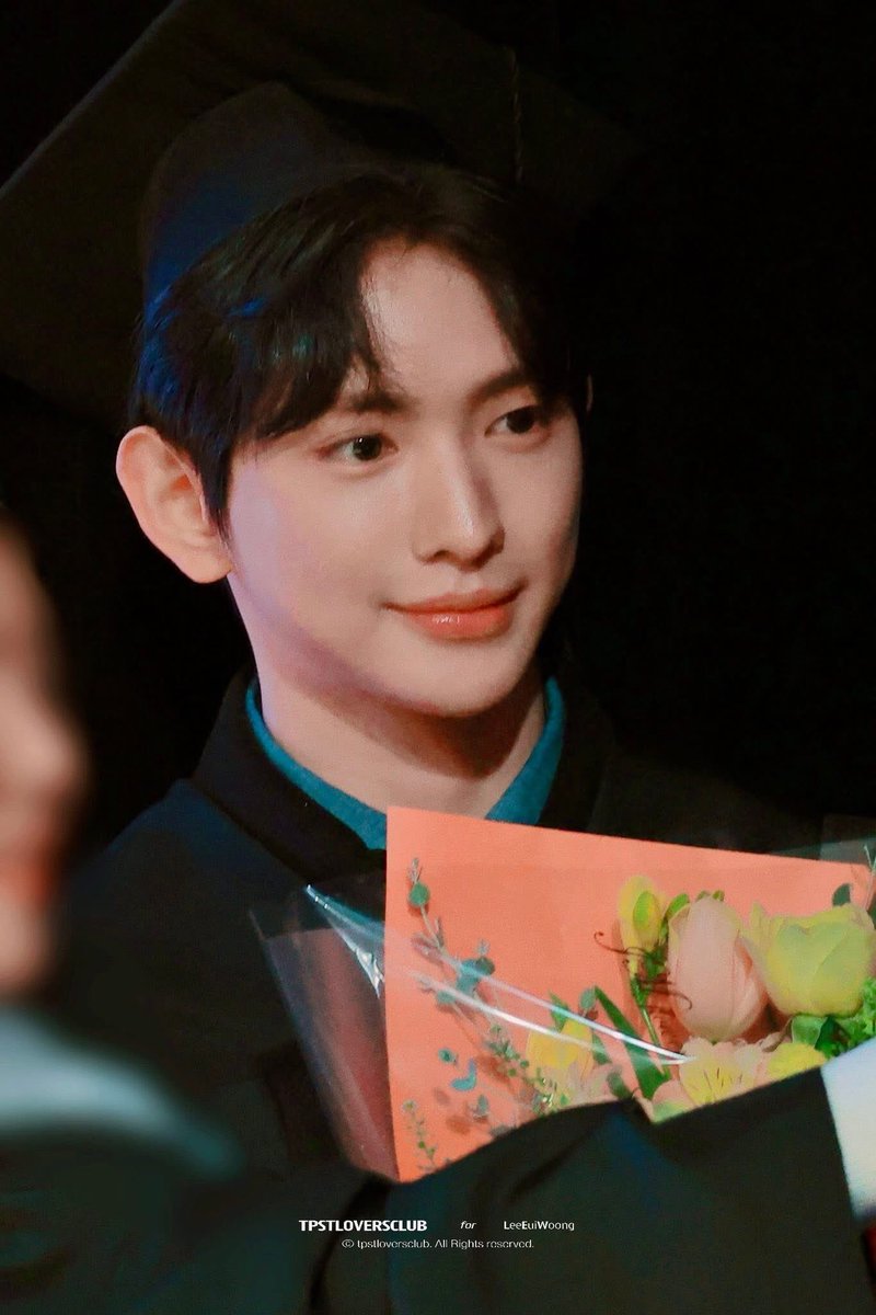 kbgmedia's tweet photo. #LEW from #TEMPEST has  graduated in Radio &amp; Performing Arts at the University of Global Networking, class of 2025. He is also a representative of the faculty and is 1 of 2 recipients of the Hongik Talent Award in the Faculty of Radio  https://t.co/QGSrZrEVxo