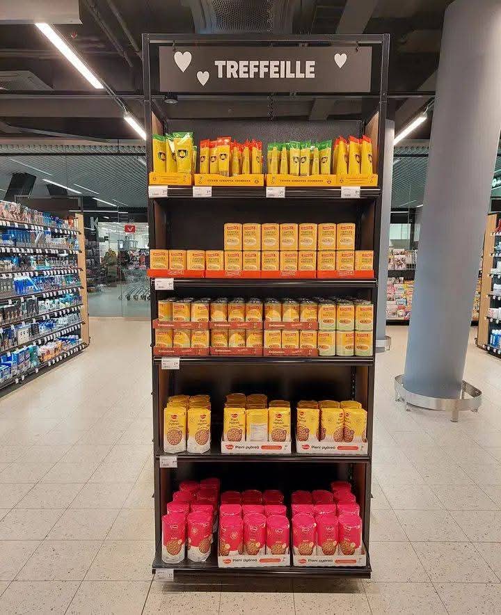 Anna Af Ursin 👑 tweet media