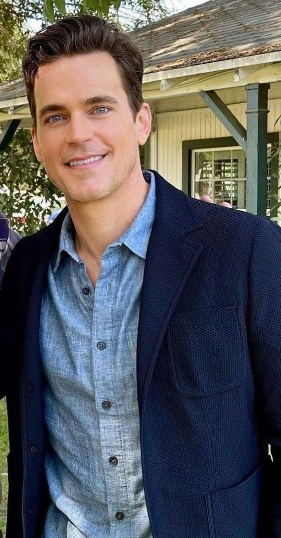 Wishing you everyone a beautiful morning and an amazing day! Enjoy your Sunday 🥰#MattBomer