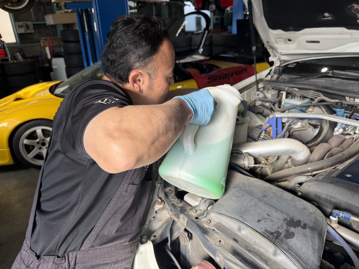 作業を進めている、お客様のJZX110マークⅡ。 今日は、パワステ