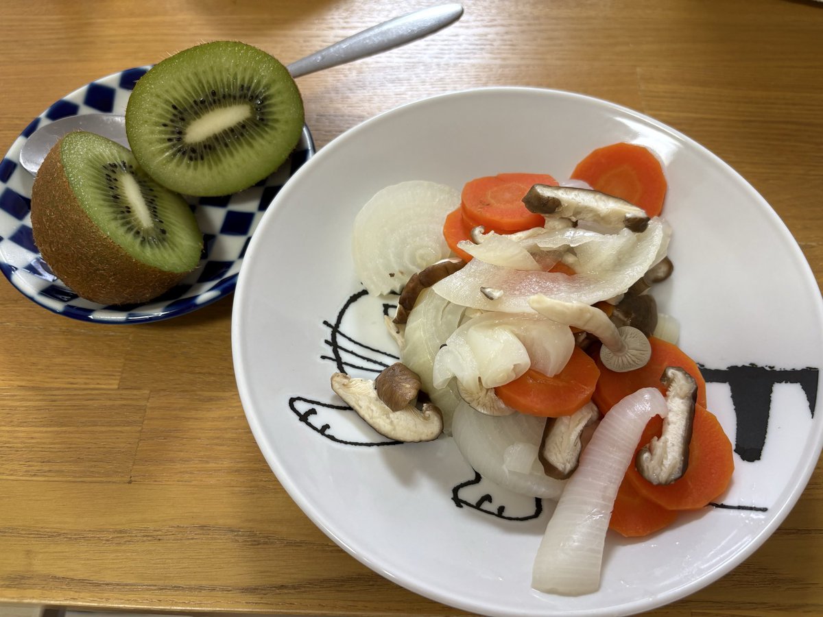 fnp_eh's tweet photo. 毎日野菜と果物たっぷり食べて、油料理食べないだけで、肌が白くなってキレイだし痩せるし最高なんだが。どのダイエットするよりも、どの高価な化粧品よりも効果あり！！ https://t.co/lso5SvSP22