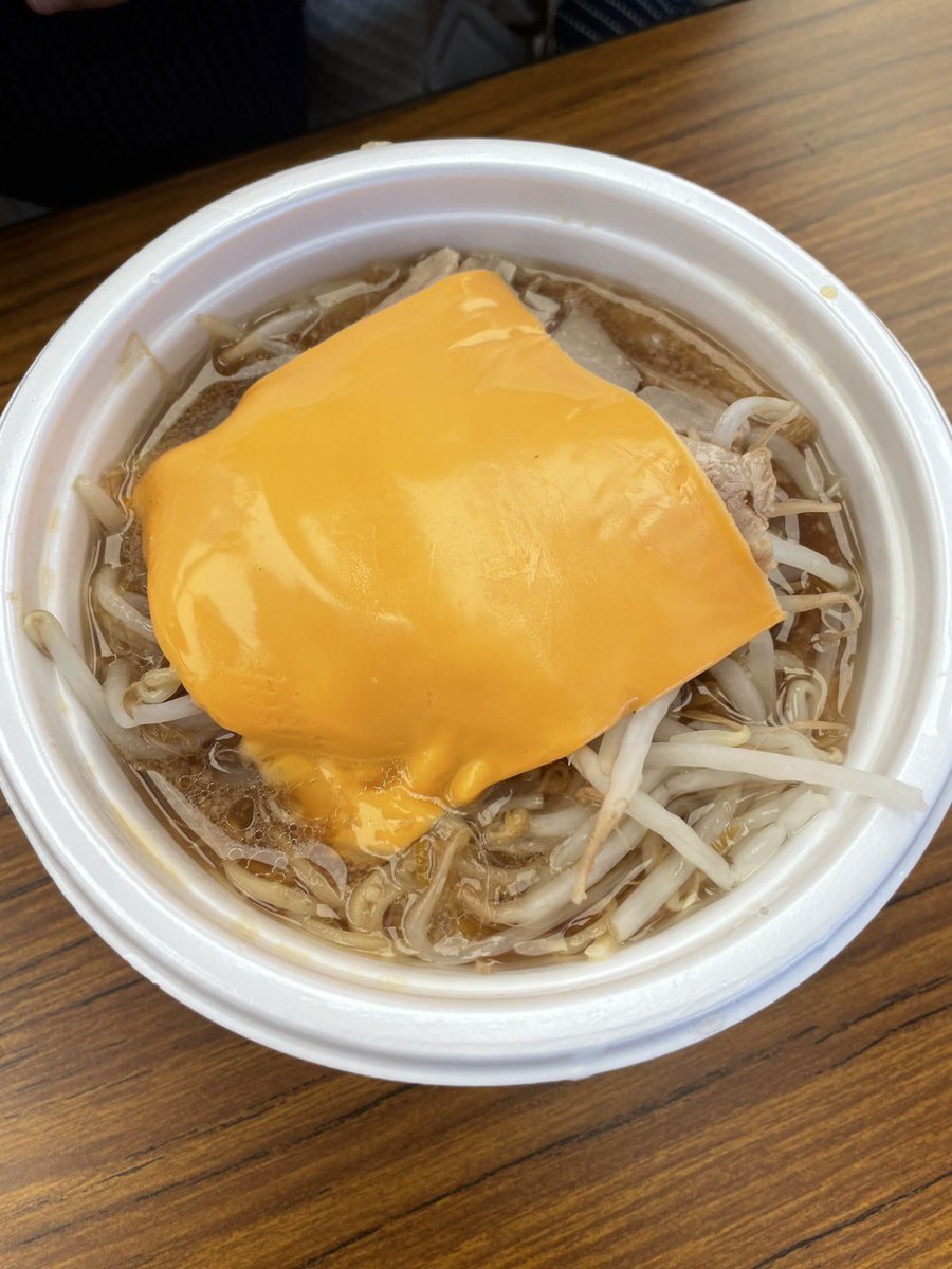 nyannyan127's tweet photo. 入善ラーメン祭りで3杯食べた後に
飛騨牛2本食べた😋

ラーメン全制覇できんだのは残業！笑 https://t.co/Vl4zqsyDOJ