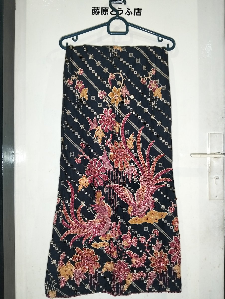 cl_xiii's tweet photo. 1 set kebaya size M 60k https://t.co/8mXIzh4V3N