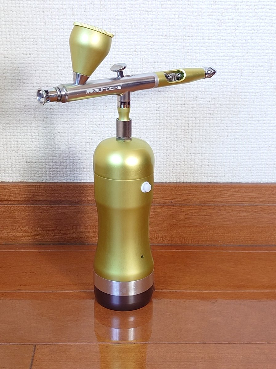 塗料カップの容量が見た目以上に多いし、エアが丁度いい強さだから一発で気持ちよく塗れるし、これは…いいものだ…！