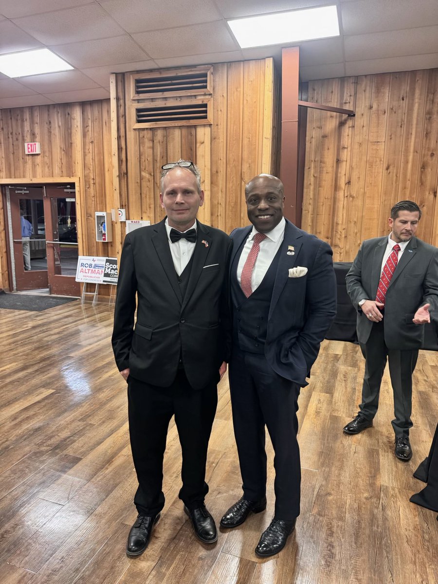 Had the pleasure of meeting <a href="/WesleyHuntTX/">Wesley Hunt</a> at the Grimes County Reagan Dinner.   Great dinner and great event.