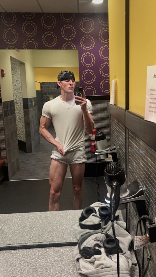 Just a lil appreciation post for <a href="/MasterDiego_/">MasterDiego</a> 

He’s massive, vascular, strong… perfect voice, perfect face, just all around perfection. 

I already know you’re weak just looking at this, so approach him with your wallet ready and give him what he deserves🧎‍♂️🙇‍♂️😵‍💫