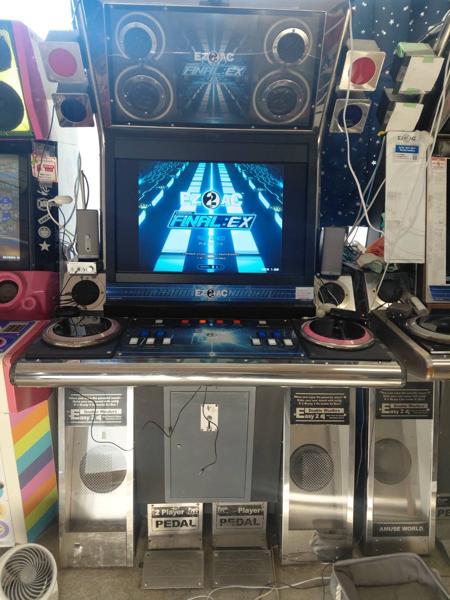 EZ2ACにスピーカー増設とステレオ3.5の延長を取り付けました。
音が聞こえやすくなったと思います。
右台と左台　両台とも増設しました。