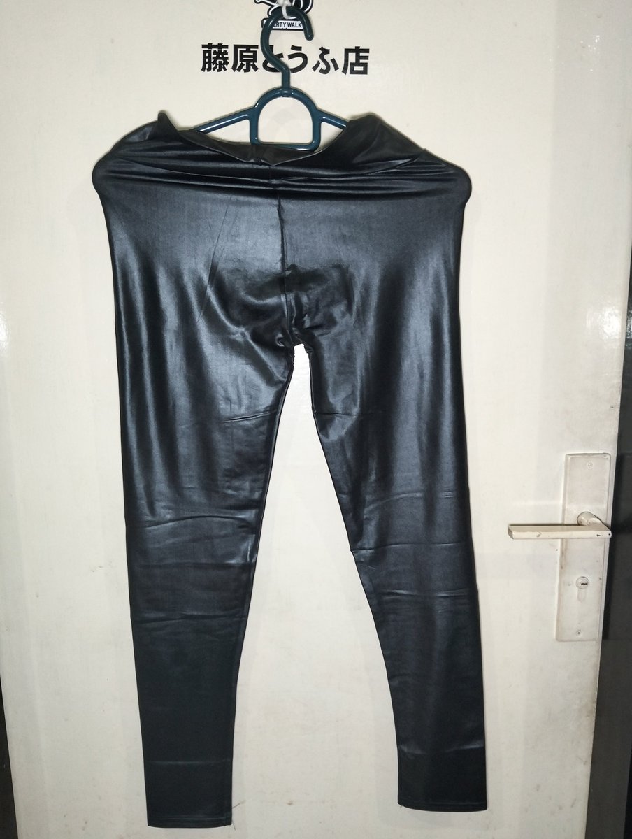 cl_xiii's tweet photo. Celana black leather h&amp;m size S 50k https://t.co/9DT9FZyCat
