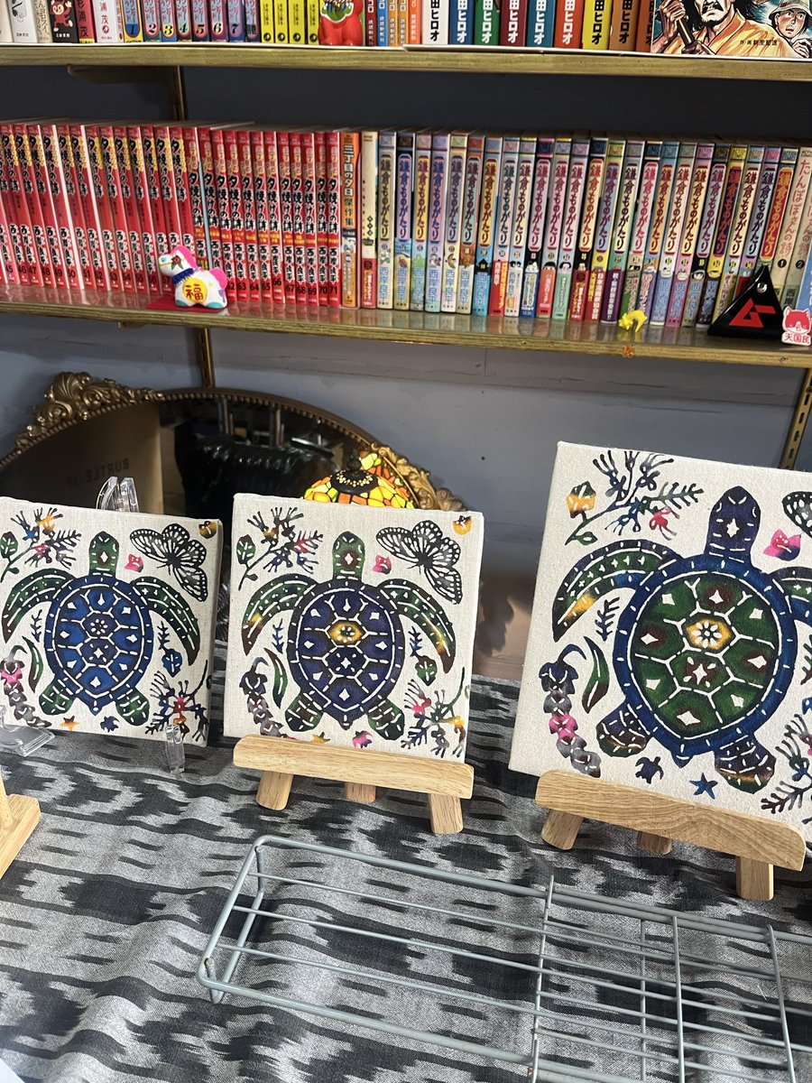 カメのファブリックパネルです。それぞれお色がちが違います