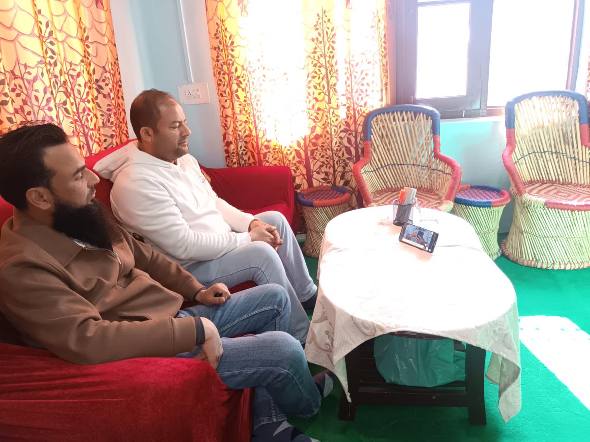 AltafPandit6's tweet photo. Listening 131th episode of MANN ki BAAT  at Booth 84 Bagh i Mehtab Chanapora. https://t.co/LeSwZSr1gV
