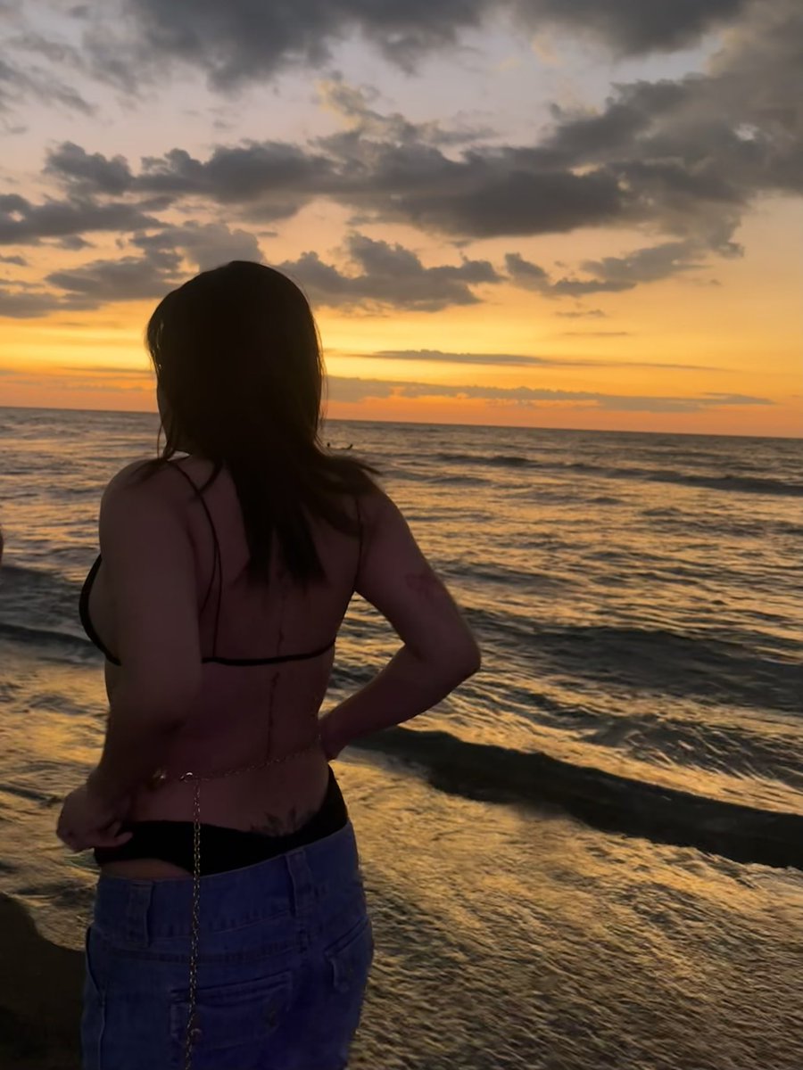 𝑠ℎ𝑒𝑙𝑙𝑦 tweet media