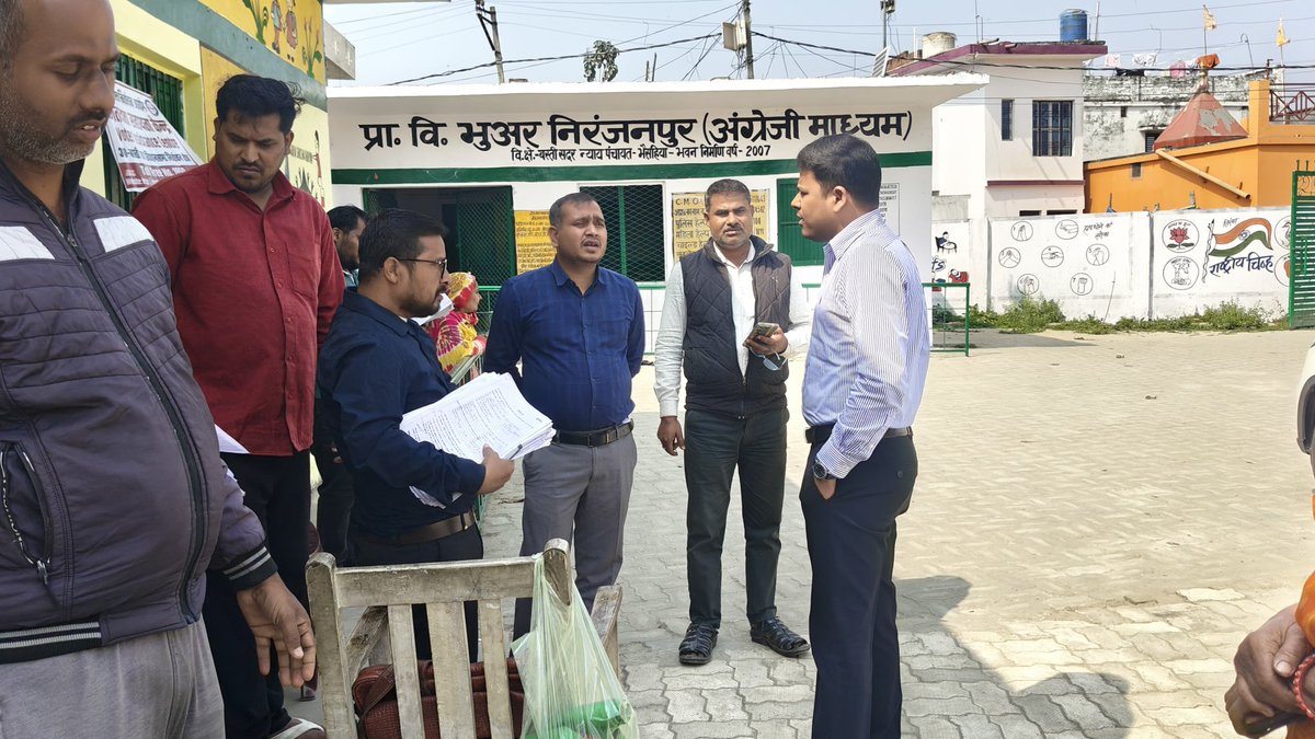 deo_basti's tweet photo. दिनांक 22-02-2026 को चतुर्थ विशेष अभियान दिवस को उप जिला निर्वाचन अधिकारी द्वारा 115-प्रा. वि. मूरघाट, 118- प्रा. वि. भुवर निरंजन पुर तथा 236- कम्पोजिट स्कूल डारेडिहा मतदेय स्थलो का निरीक्षण किया गया @ceoup @ECISVEEP https://t.co/5V6Bjpmwsd