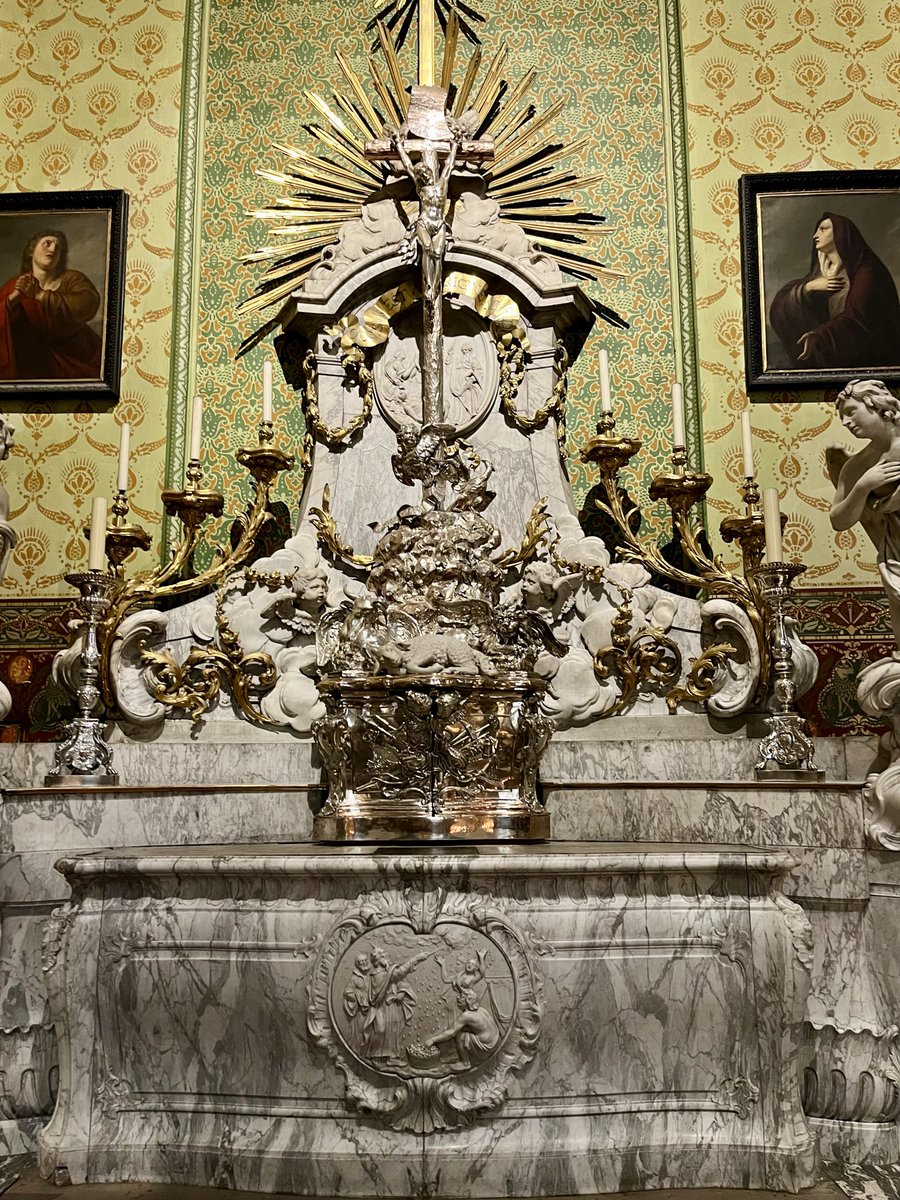 Dominiquepucini's tweet image. Basilique du Saint Sang de Bruges 
Chapelle du Saint Sang
« La relique du Saint-Sang, qui aurait été amenée à Bruges par les croisés, est conservée ici dans la chapelle du Saint-Sang. La chapelle a été construite au 15e siècle dans un style gothique »
#Bruges #Belgique #Flandres
