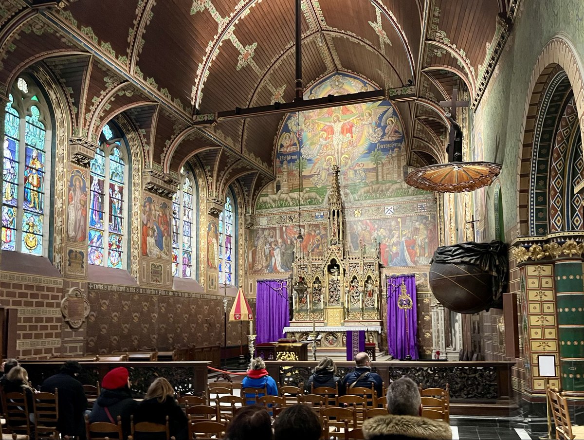 Dominiquepucini's tweet image. Basilique du Saint Sang de Bruges 
Chapelle du Saint Sang
« La relique du Saint-Sang, qui aurait été amenée à Bruges par les croisés, est conservée ici dans la chapelle du Saint-Sang. La chapelle a été construite au 15e siècle dans un style gothique »
#Bruges #Belgique #Flandres