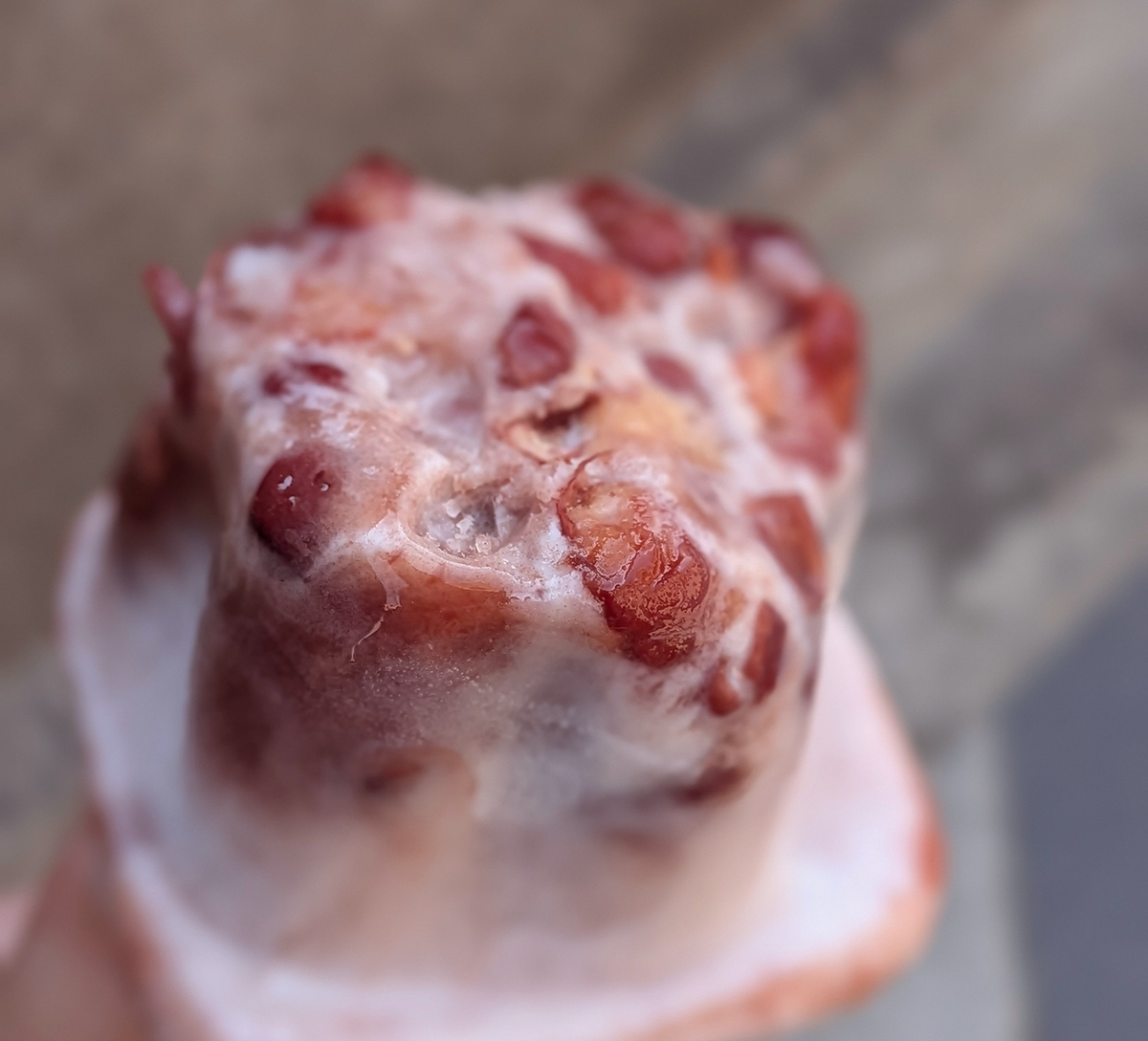i89online's tweet photo. 2024年9月に惜しまれながらも幕を下ろした老舗『マルマン』。
もう食べられないのか...と落胆していましたが、2025年8月に地元の方々のご協力により再び開店。味もレシピも、袋も割り箸も——すべてそのまま継承。

桑名の地元の味がまた再び✨和菓子好き、あんこ好きにおすすめです！

#ご当地アイス https://t.co/4WuBOpRNpw
