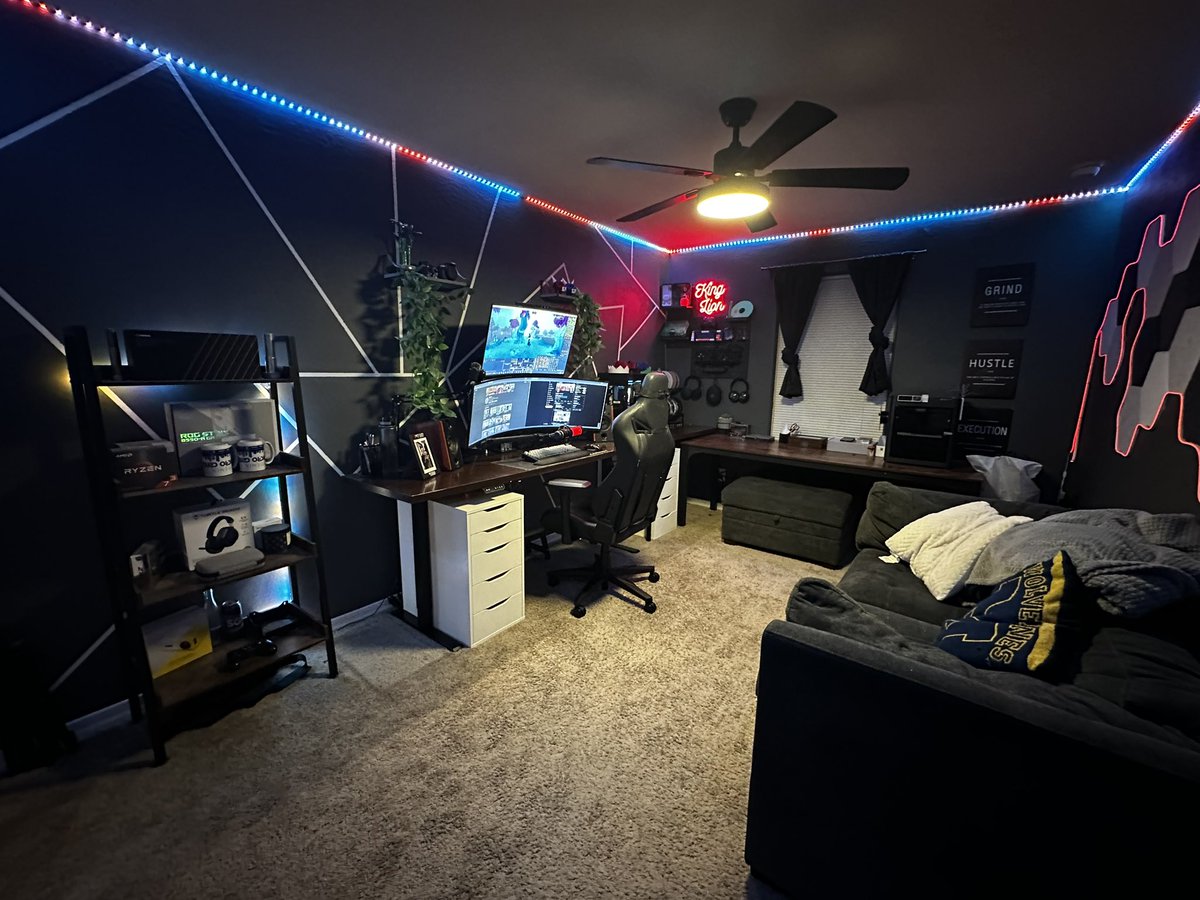 The office is looking pretty clean if I do say so my self 🔥🥵